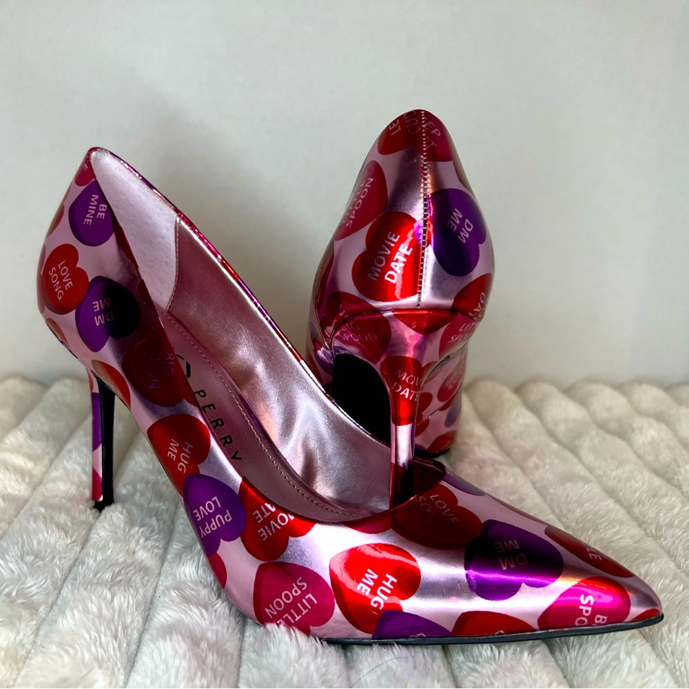 Katy Perry NEW!
Size 7.5 conversation heart heels!
